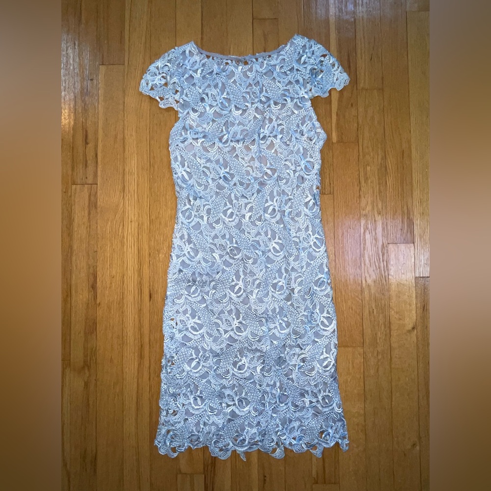 Women’s Elegant Alice & Olivia Light Blue Mini Cap-Sleeve Lace Cocktail Dress